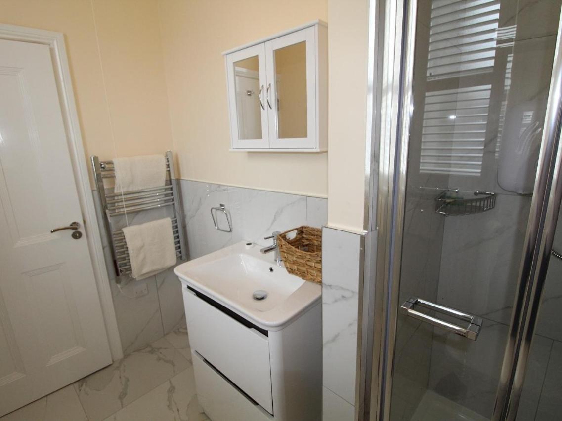 Апартаменты Garda House Кинсэйл Экстерьер фото